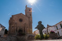 Plaza de Espana and the Santa Maria church in San Pedro de Alcantara